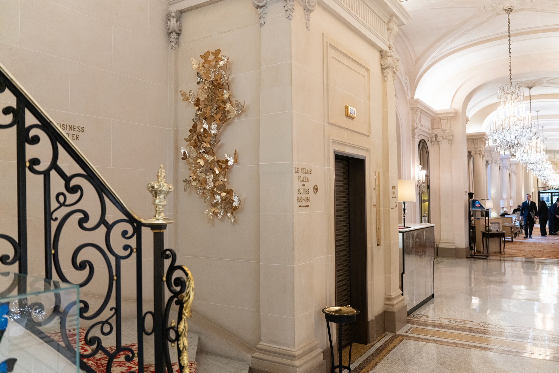 Plaza Athénée — Roman Feral